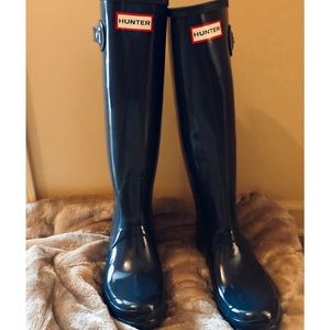 WOMEN’S SIZE 8, TALL DARK SLATE HUNTER RAIN BOOTS
